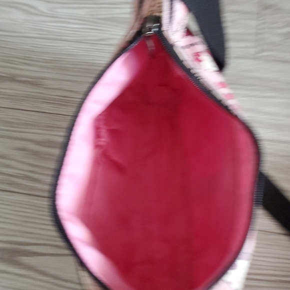 Hello Kitty Shoulder Bag - Picture 10 of 12